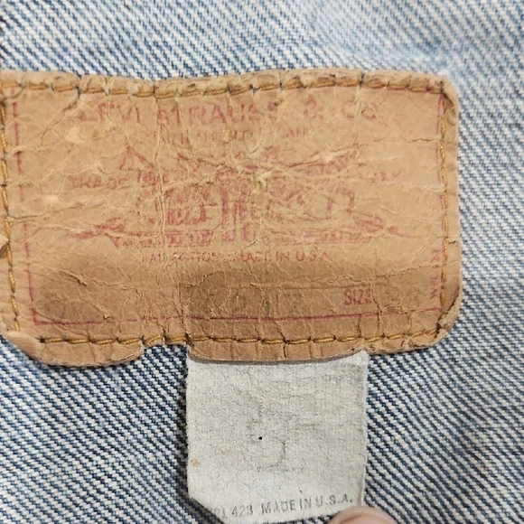 Vintage Levi’s Denim Trucker Jacket • Made in USA • 80s/90s Y2K - Picture 2 of 14
